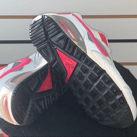 Nike Air Max Woman’s Size 7 White with Pink swoosh - Picture 2 of 8